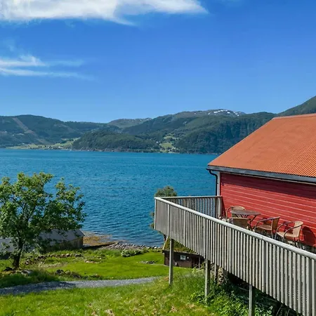 2 Bedroom Stunning In Davik Holiday home